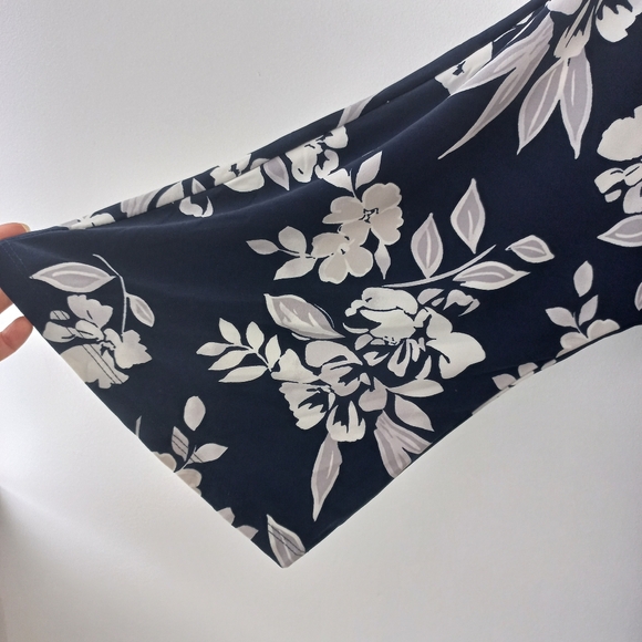 Lauren Ralph Lauren Floral Navy/White Faux Wrap Bell Sleeve Dress Size 6 US - Picture 9 of 16
